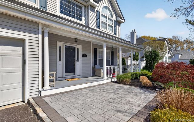 185 Plymouth Boulevard, Smithtown, NY 11787