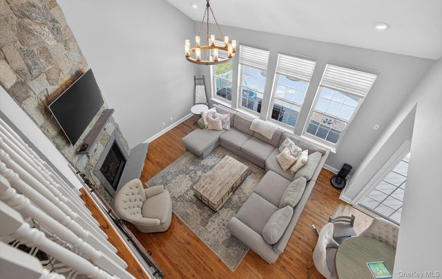 185 Plymouth Boulevard, Smithtown, NY 11787