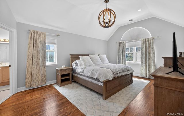 185 Plymouth Boulevard, Smithtown, NY 11787