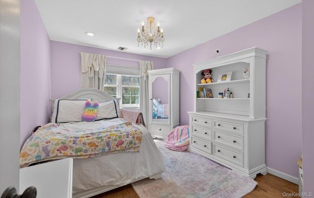 185 Plymouth Boulevard, Smithtown, NY 11787