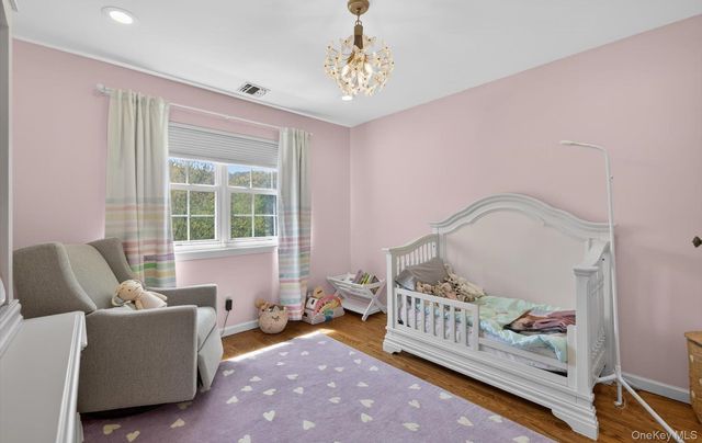 185 Plymouth Boulevard, Smithtown, NY 11787