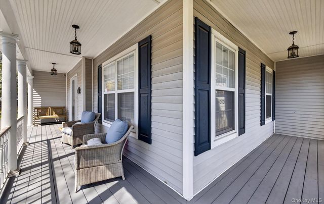 185 Plymouth Boulevard, Smithtown, NY 11787