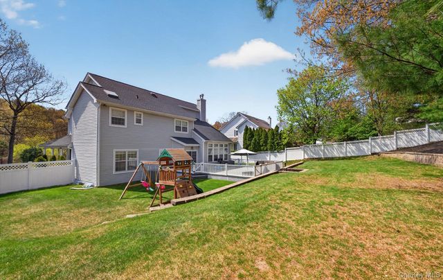 185 Plymouth Boulevard, Smithtown, NY 11787