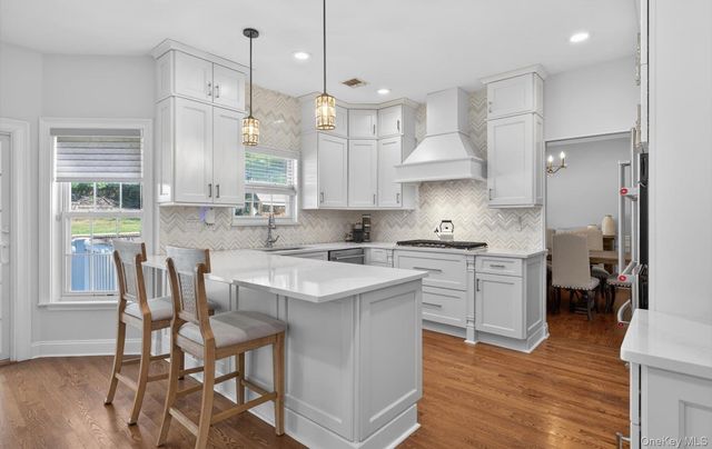 185 Plymouth Boulevard, Smithtown, NY 11787