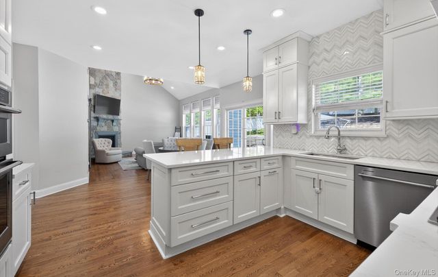 185 Plymouth Boulevard, Smithtown, NY 11787