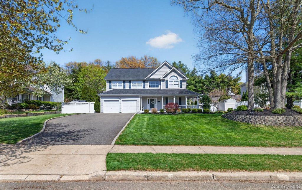 185 Plymouth Boulevard, Smithtown, NY 11787