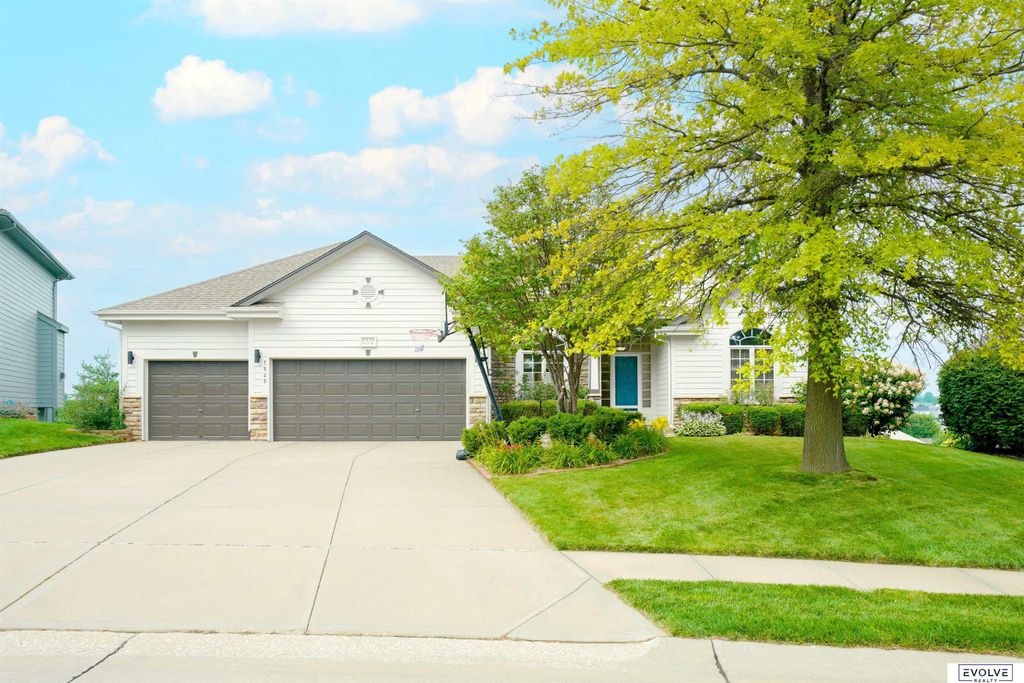 7829 N 156th Avenue, Bennington, NE 68007