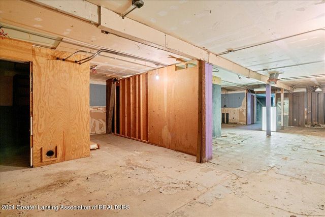 5507 Lansing Road, Charlotte, MI 48813