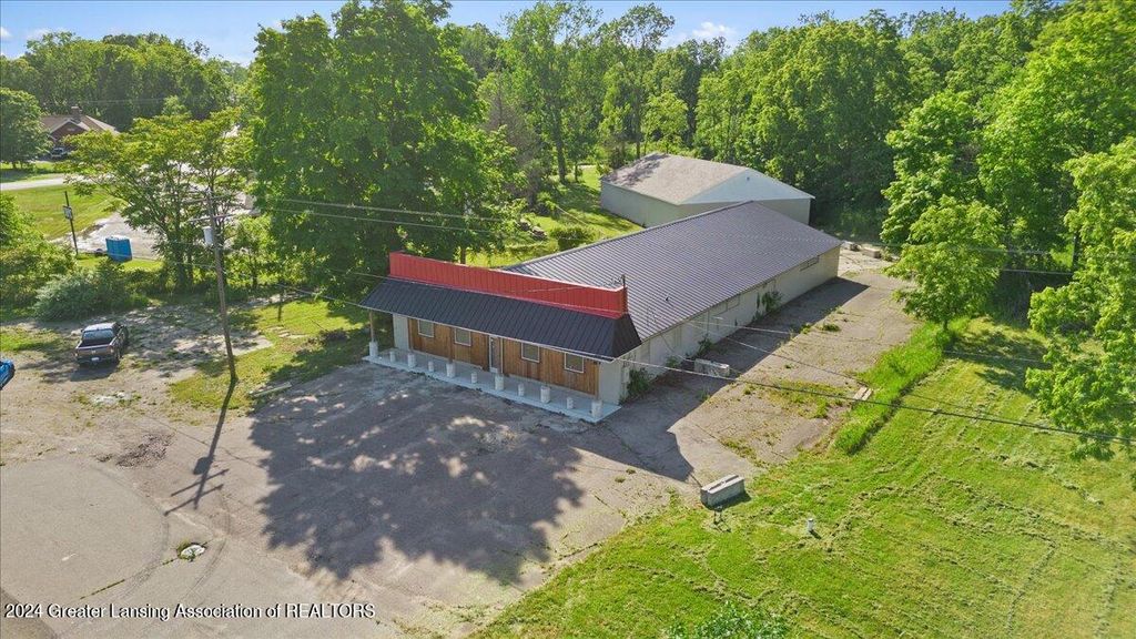 5507 Lansing Road, Charlotte, MI 48813