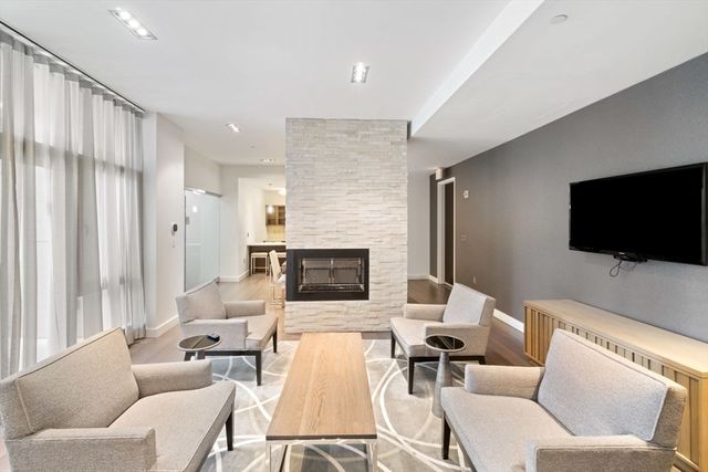 43 Westland Ave 210, Boston, MA 02115