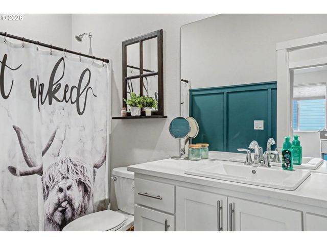 215 WALNUT St, Mt Angel, OR 97362