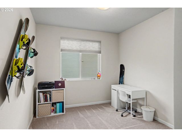 215 WALNUT St, Mt Angel, OR 97362