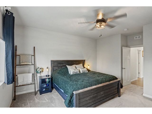 215 WALNUT St, Mt Angel, OR 97362