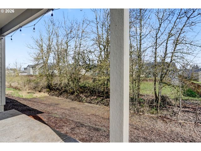 215 WALNUT St, Mt Angel, OR 97362