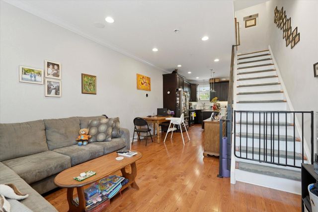 2207 E OAKDALE, Philadelphia, PA 19125