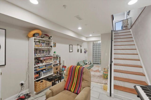 2207 E OAKDALE, Philadelphia, PA 19125