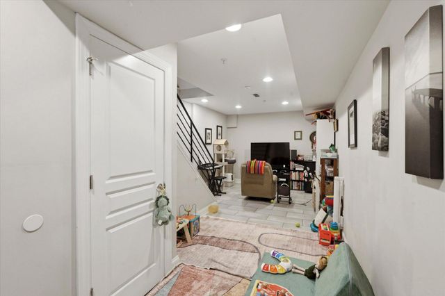 2207 E OAKDALE, Philadelphia, PA 19125