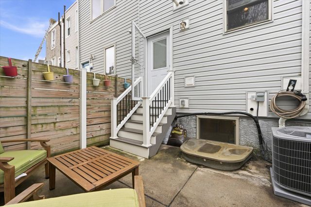 2207 E OAKDALE, Philadelphia, PA 19125
