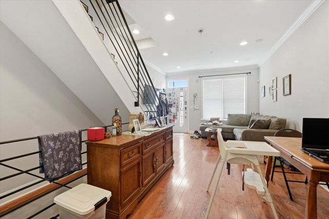 2207 E OAKDALE, Philadelphia, PA 19125