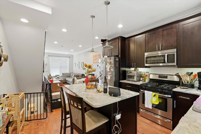 2207 E OAKDALE, Philadelphia, PA 19125