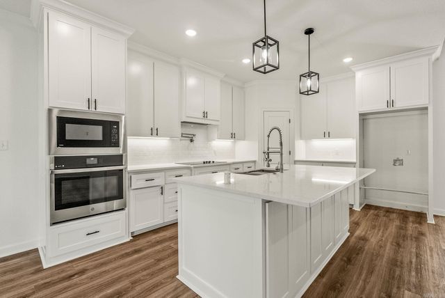 1 Moonlight, Morrilton, AR 72110