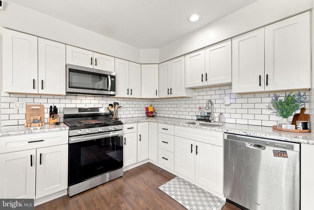 68 DEER PARK CIR, Blackwood, NJ 08012