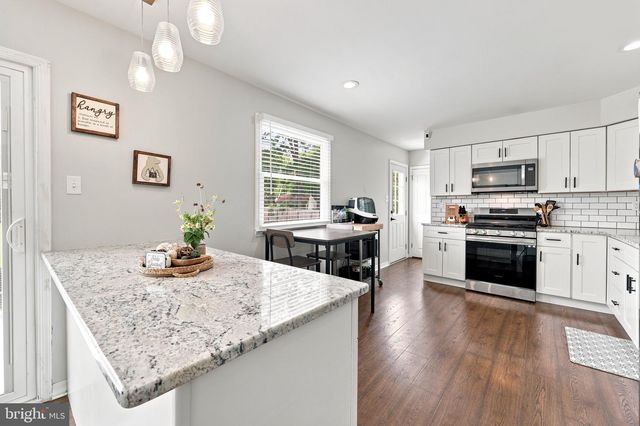 68 DEER PARK CIR, Blackwood, NJ 08012