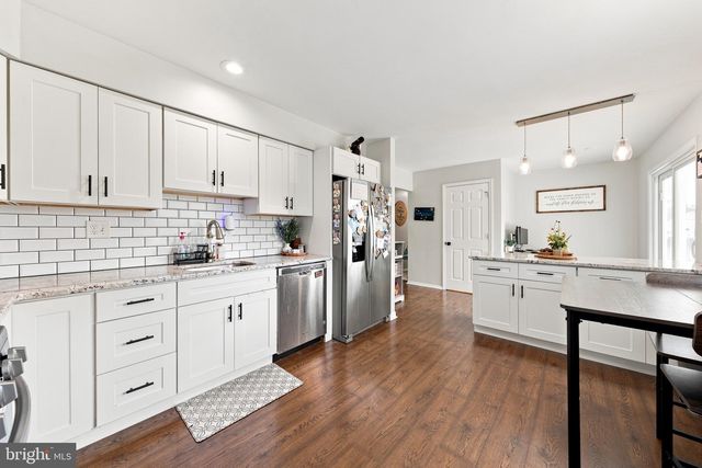 68 DEER PARK CIR, Blackwood, NJ 08012