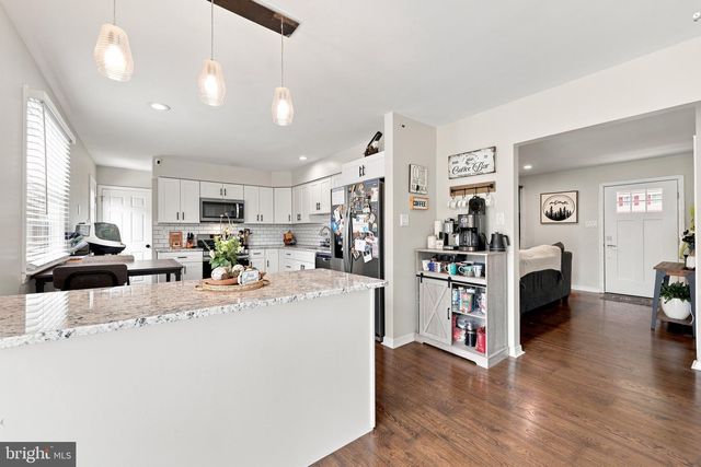 68 DEER PARK CIR, Blackwood, NJ 08012