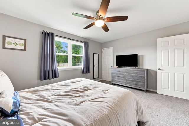 68 DEER PARK CIR, Blackwood, NJ 08012