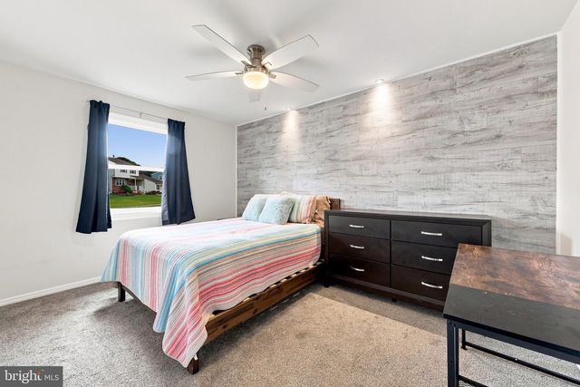 68 DEER PARK CIR, Blackwood, NJ 08012