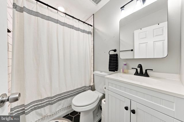 68 DEER PARK CIR, Blackwood, NJ 08012