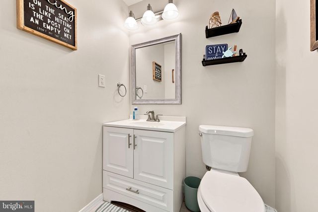 68 DEER PARK CIR, Blackwood, NJ 08012