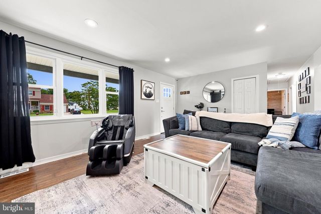 68 DEER PARK CIR, Blackwood, NJ 08012