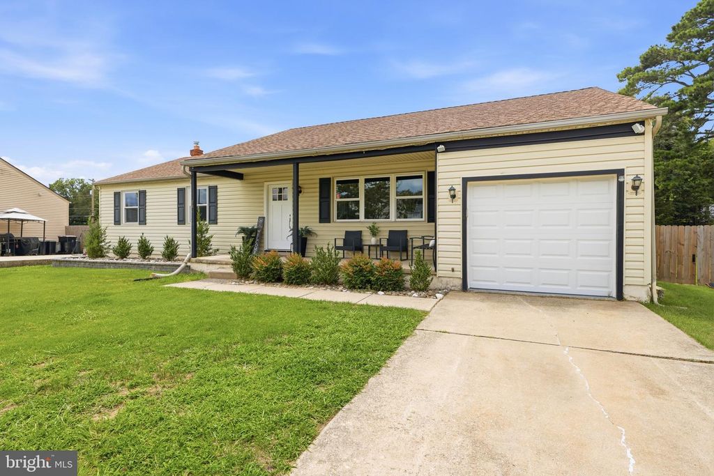 68 DEER PARK CIR, Blackwood, NJ 08012