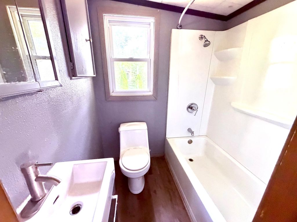 Image 11 of property listing at 1708 Moonglow Road, Centralia, IL 62801