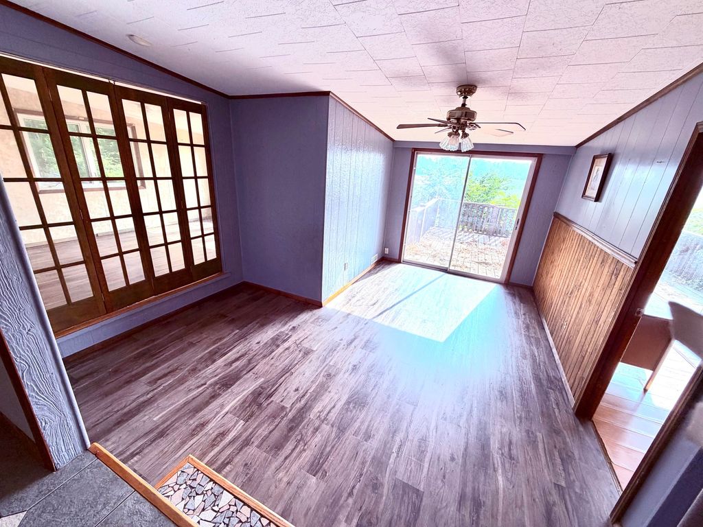 Image 7 of property listing at 1708 Moonglow Road, Centralia, IL 62801