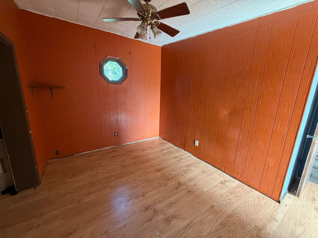 Image 8 of property listing at 1708 Moonglow Road, Centralia, IL 62801