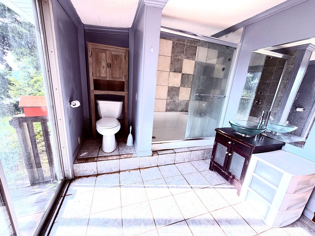 Image 9 of property listing at 1708 Moonglow Road, Centralia, IL 62801