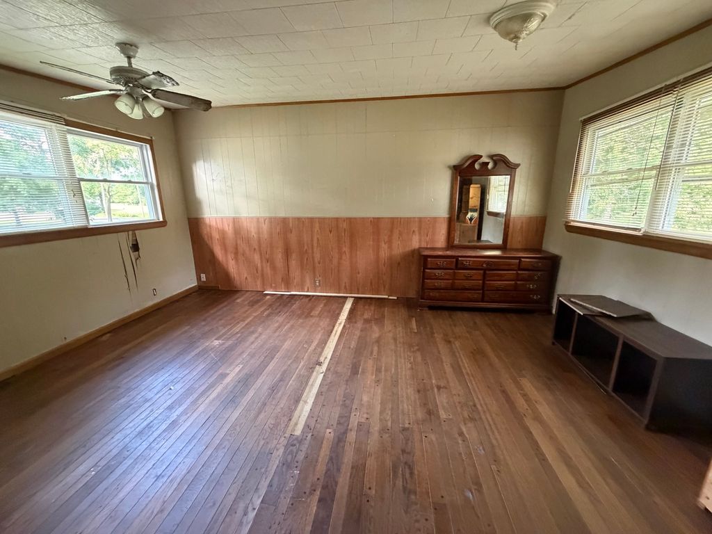 Image 10 of property listing at 1708 Moonglow Road, Centralia, IL 62801