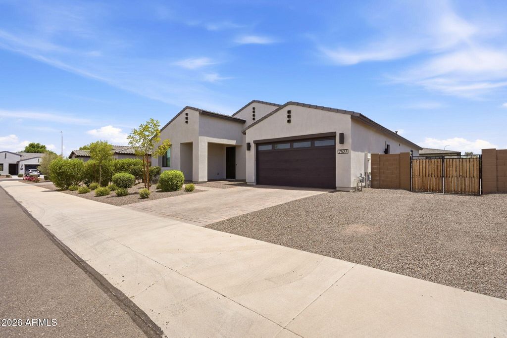 7527 N 84TH Avenue, Glendale, AZ 85305 — exterior