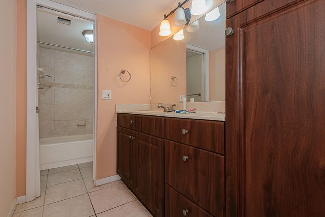 3955 N Nob Hill Road 306, Sunrise, FL 33351
