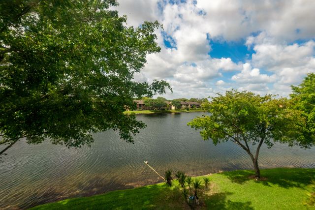 3955 N Nob Hill Road 306, Sunrise, FL 33351