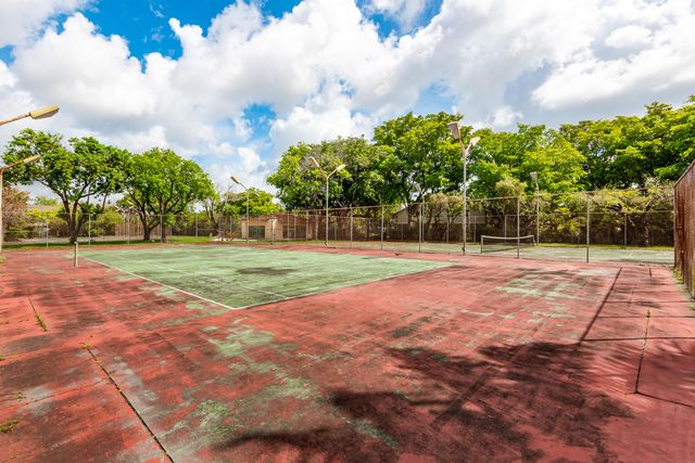 3955 N Nob Hill Road 306, Sunrise, FL 33351