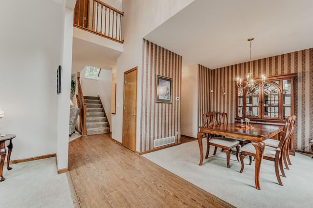 976 Karlslyle Drive, Columbus, OH 43228