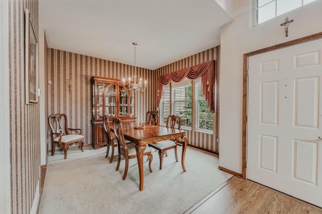 976 Karlslyle Drive, Columbus, OH 43228