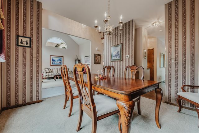 976 Karlslyle Drive, Columbus, OH 43228