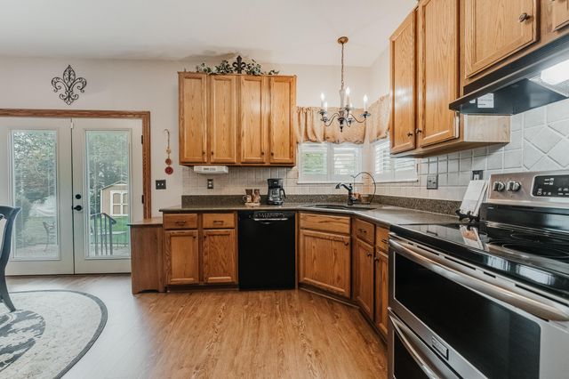 976 Karlslyle Drive, Columbus, OH 43228