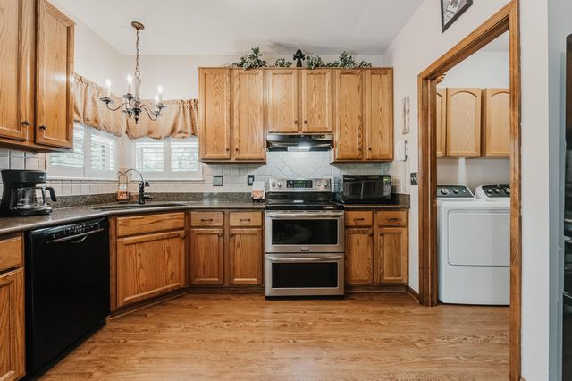 976 Karlslyle Drive, Columbus, OH 43228