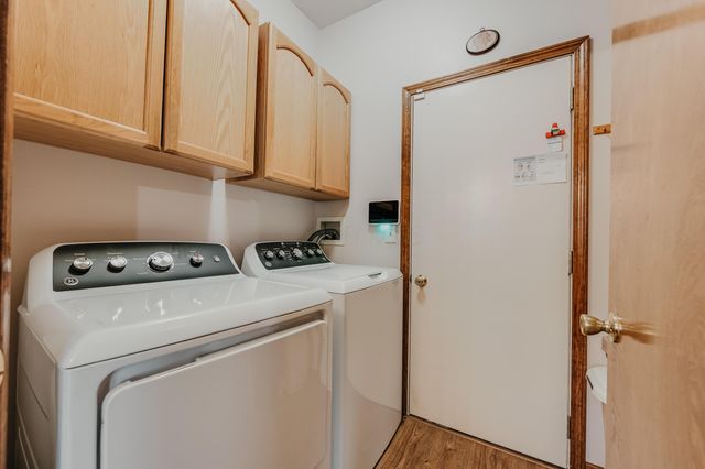 976 Karlslyle Drive, Columbus, OH 43228